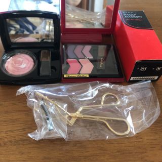 エイボン(AVON)の新品未使用　エイボン　アイシャドウ&フェイスカラー3個セット(アイシャドウ)