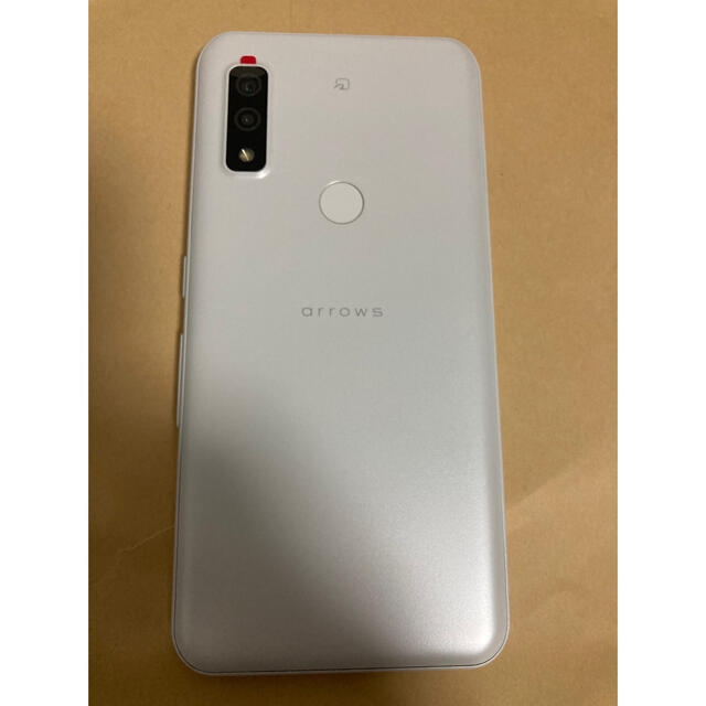 AU arrows We ホワイト スマートフォン/携帯電話 AU arrows We ホワイト スマートフォン/携帯電話