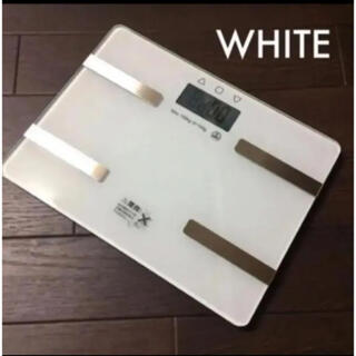 大人気♫キレイなホワイトカラー♫【新品】多機能コンパクト体重体組成計/体脂肪計(体重計)