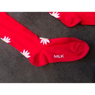 ミルク(MILK)のMILK  新品未使用　ニーハイソックス　赤　レディース(ソックス)