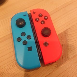 ニンテンドースイッチ(Nintendo Switch)のSwitch ジョイコン 2つ スイッチ ジャンク(家庭用ゲーム機本体)