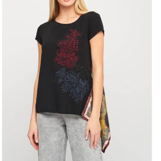 DESIGUAL(デシグアル)の新品✨タグ付き♪定価12,900円　デシグアル　Tシャツ　Mサイズ　大特価‼️ レディースのトップス(カットソー(半袖/袖なし))の商品写真