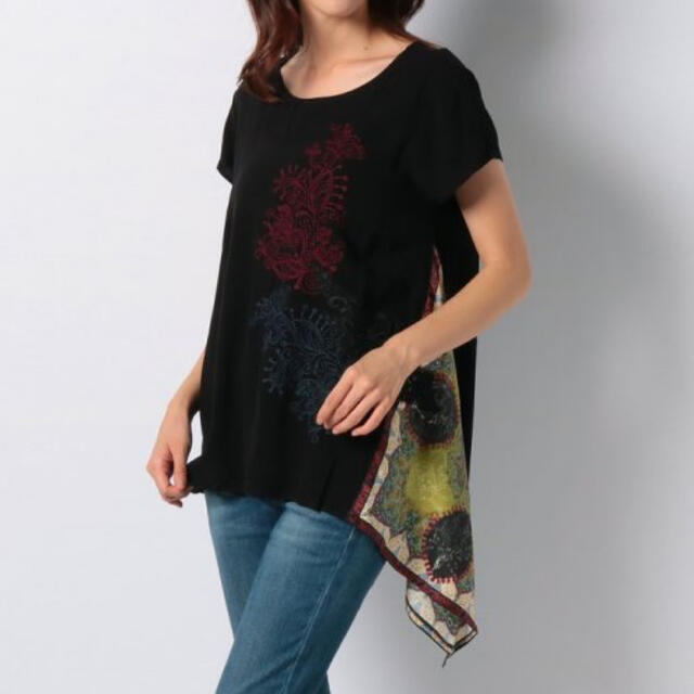 DESIGUAL(デシグアル)の新品✨タグ付き♪定価12,900円　デシグアル　Tシャツ　Mサイズ　大特価‼️ レディースのトップス(カットソー(半袖/袖なし))の商品写真