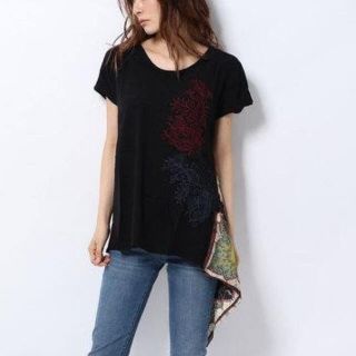 デシグアル(DESIGUAL)の新品✨タグ付き♪定価12,900円　デシグアル　Tシャツ　Mサイズ　大特価‼️(カットソー(半袖/袖なし))