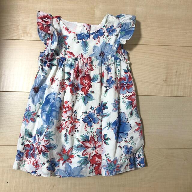 babyGAP(ベビーギャップ)のBABYGAP ワンピース　80センチ キッズ/ベビー/マタニティのベビー服(~85cm)(ワンピース)の商品写真