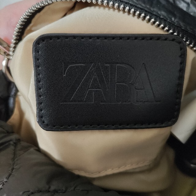 ZARA(ザラ)のZARA　テキストナイロンキルティングショルダーバッグ♡ レディースのバッグ(ショルダーバッグ)の商品写真