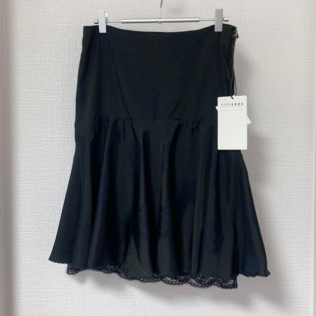 Gianfranco FERRE(ジャンフランコフェレ)のGF FERREジャンフランコフェレ❤️新品❤️ロゴ紋章織フレアー黒スカート40 レディースのスカート(ひざ丈スカート)の商品写真