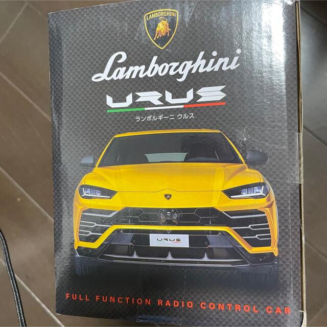 Lamborghini(ランボルギーニ)のランボルギーニ　ウルス　ラジコン エンタメ/ホビーのおもちゃ/ぬいぐるみ(ミニカー)の商品写真