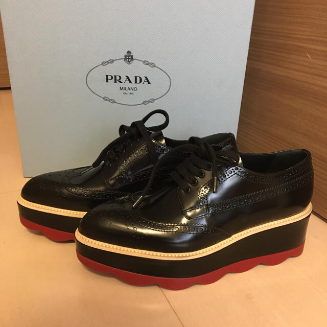 PRADA(プラダ)のPRADA 最新作 ダービーシューズ  期間限定お値下げ！ レディースの靴/シューズ(ローファー/革靴)の商品写真