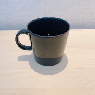 イッタラ(iittala)のiittala マグカップ　ブラック(食器)