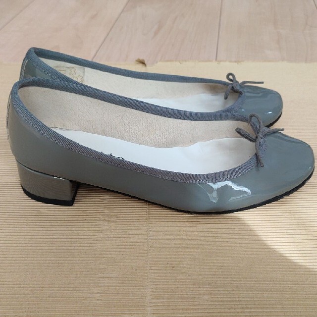 repetto(レペット)のレペット★太ヒールパンプス★グレー★37.5 レディースの靴/シューズ(ハイヒール/パンプス)の商品写真