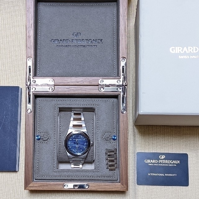 GIRARD-PERREGAUX(ジラールペルゴ)の①ジラールペルゴ ロレアート ブルー文字盤  42mm メンズの時計(腕時計(アナログ))の商品写真