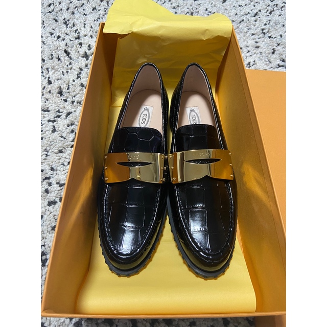 TOD'S(トッズ)の【新品】TOD'S トッズ ローファー モカシン　37.5 レディースの靴/シューズ(ローファー/革靴)の商品写真