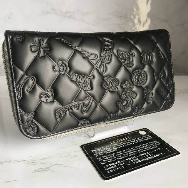 CHANEL(シャネル)のシャネル 財布 マットブラック　お値下げ中 レディースのファッション小物(財布)の商品写真