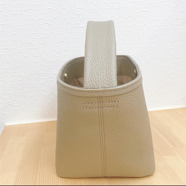 チーバッグ　白シャツ　chiiiibag