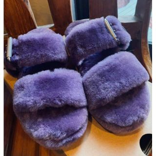 完売しました。。。。。。。✨超美品✨新作✨23㎝✨UGG✨FUZZ YEAH(サンダル)