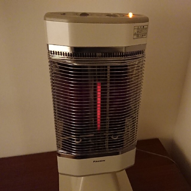 DAIKIN - 【中古】ダイキン遠赤外線暖房機セラムヒート07年製の DAIKIN - 【中古】ダイキン遠赤外線暖房機セラムヒート07年製の