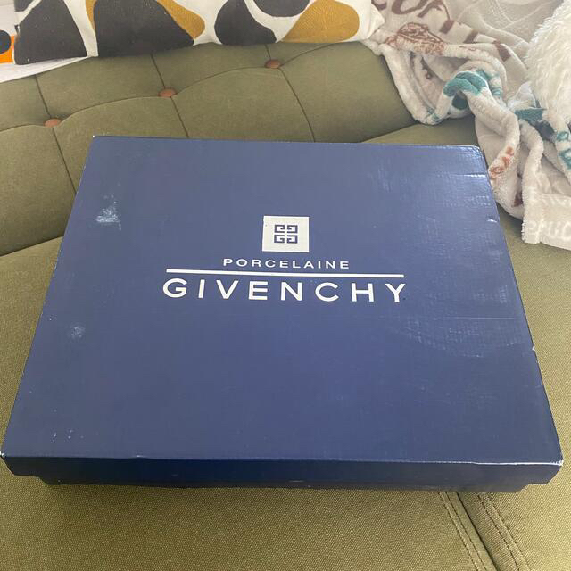 GIVENCHY(ジバンシィ)の【新品】GIVENCHY お皿セット インテリア/住まい/日用品のキッチン/食器(食器)の商品写真