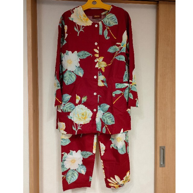 ☆未使用☆KENZO 女性用パジャマ Mサイズ長袖 交換無料 赤色 花柄 お得