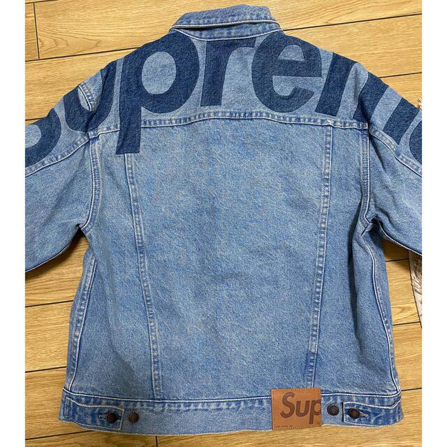 Supreme(シュプリーム)のInset Logo Denim Trucker Jacket デニムジャケット メンズのジャケット/アウター(Gジャン/デニムジャケット)の商品写真