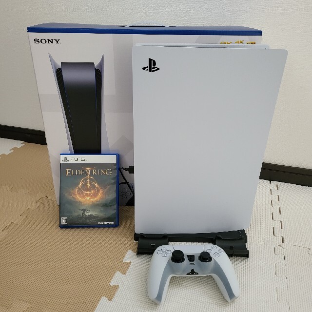 PlayStation(プレイステーション)のELDEN RING PS5本体 充電スタンド シリコンコントローラカバーセット エンタメ/ホビーのゲームソフト/ゲーム機本体(家庭用ゲームソフト)の商品写真