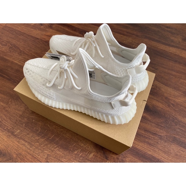 adidas(アディダス)のadidas YEEZY BOOST 350 V2"Bone" メンズの靴/シューズ(スニーカー)の商品写真