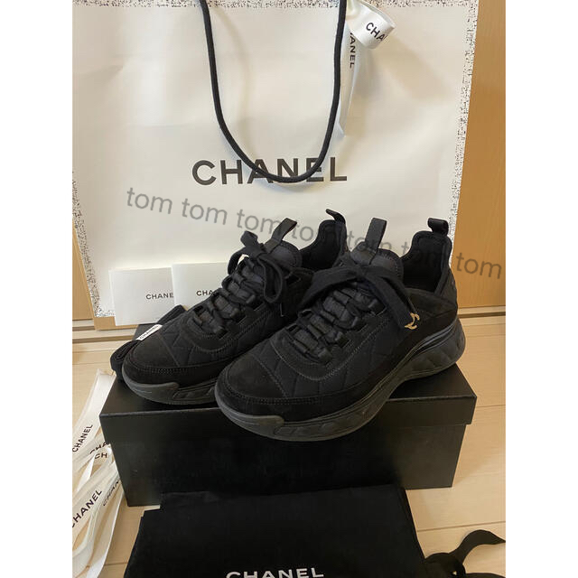 CHANEL(シャネル)のシャネル　◆新作◆完売品◆ スニーカー　37  黒　ブラック　23.5 レディースの靴/シューズ(スニーカー)の商品写真