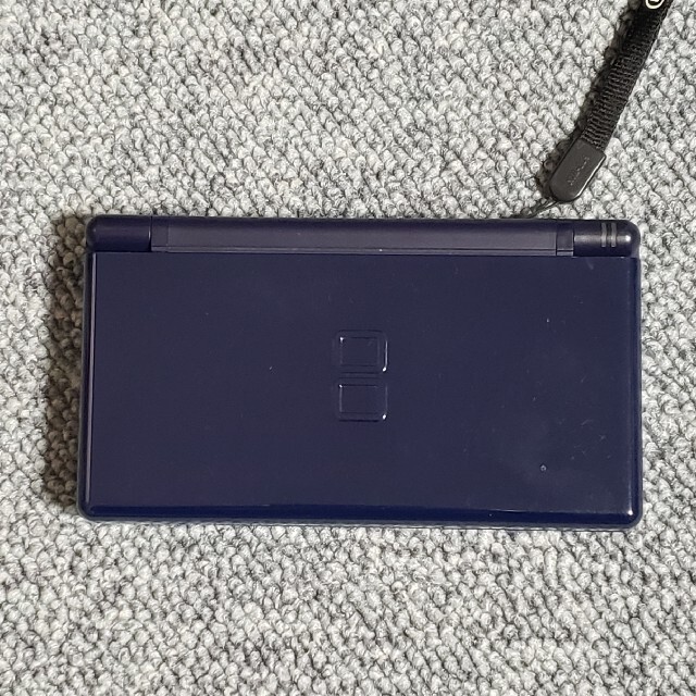 NINTENDO DS LITE　ネイビー エンタメ/ホビーのゲームソフト/ゲーム機本体(携帯用ゲーム機本体)の商品写真