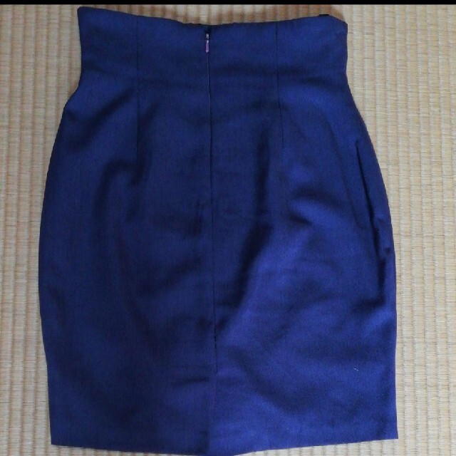 ブルーとパープルの中間色で刺繍付きのスカートM レディースのスカート(ひざ丈スカート)の商品写真