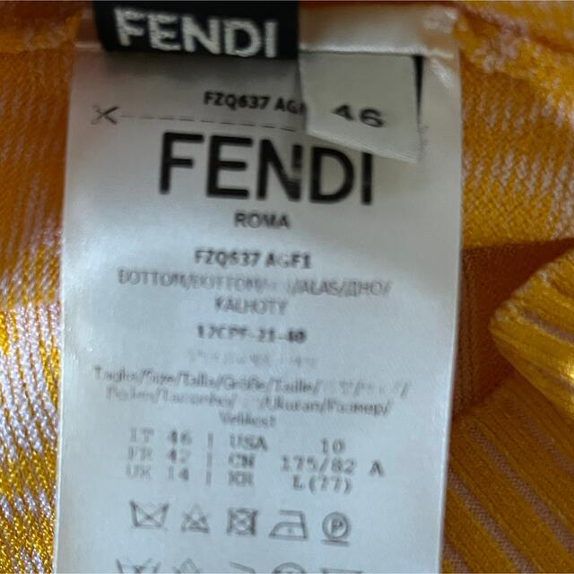 FENDI(フェンディ)のFENDI2021SSズッカ柄FFフィッシュアイカーディガン＆スカートCR レディースのワンピース(ひざ丈ワンピース)の商品写真