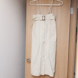 ディスコート(Discoat)のDiscoat 肩紐付きスカート ジャンパースカート ベルト付 白 送料無料(ロングスカート)