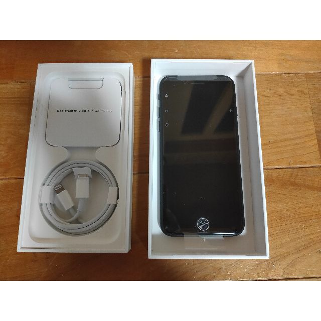 Apple(アップル)のiPhone SE 3  64GB　ミッドナイト(黒) スマホ/家電/カメラのスマートフォン/携帯電話(スマートフォン本体)の商品写真