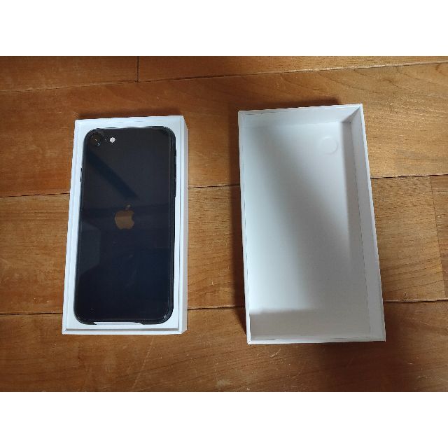 Apple(アップル)のiPhone SE 3  64GB　ミッドナイト(黒) スマホ/家電/カメラのスマートフォン/携帯電話(スマートフォン本体)の商品写真