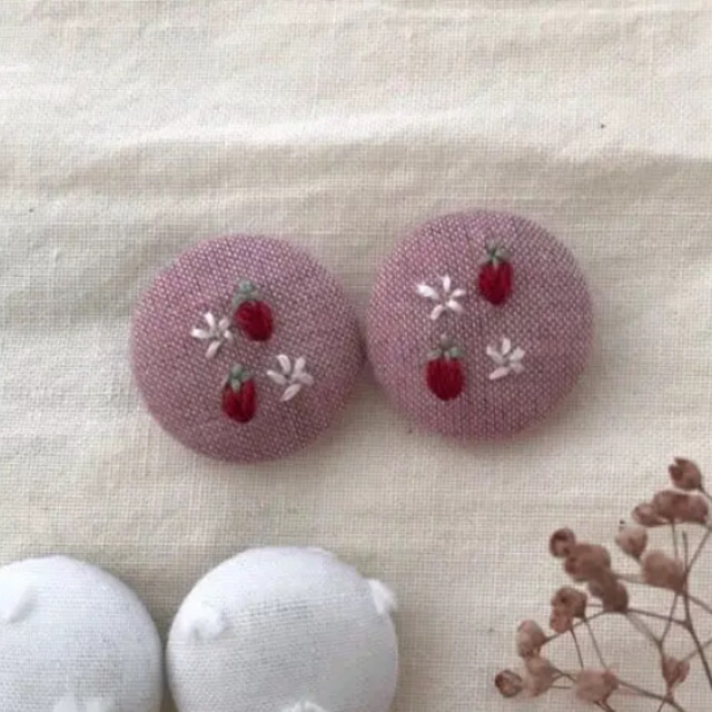 mii様専用✩.*˚ ハンドメイドヘアゴム 花刺繍 ハンドメイドのキッズ/ベビー(ファッション雑貨)の商品写真