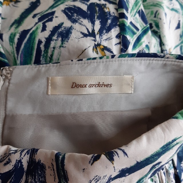 Doux archives(ドゥアルシーヴ)のドゥアルシーヴ　ひざ丈花柄スカート レディースのスカート(ひざ丈スカート)の商品写真