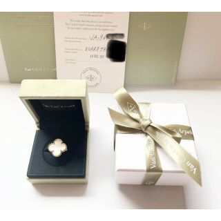 ヴァンクリーフアンドアーペル(Van Cleef & Arpels)の日曜夜まで限定お値下げ VC&A マジックアルハンブラ白蝶貝YGリング 53号(リング(指輪))