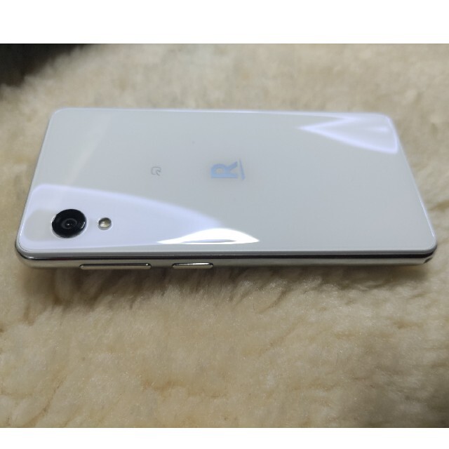 楽天ミニ　Rakuten Mini ホワイト スマホ/家電/カメラのスマートフォン/携帯電話(スマートフォン本体)の商品写真