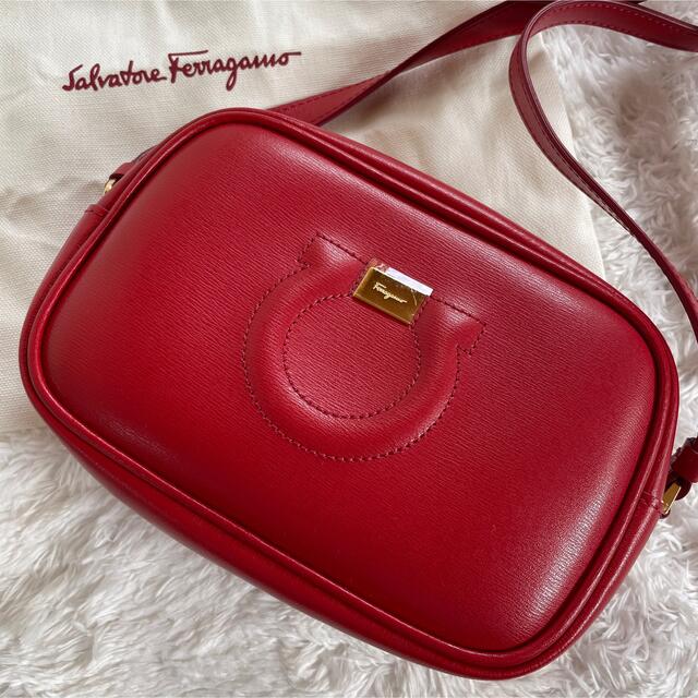 Salvatore Ferragamo - 未使用 サルバトーレ フェラガモ GANCIO CITY ショルダーバッグ 赤の通販 by らくま