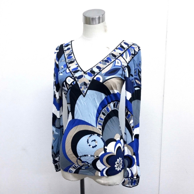 EMILIO PUCCI - エミリオプッチ テキスタイルデザイン Vネック EMILIO PUCCI - エミリオプッチ テキスタイルデザイン Vネック