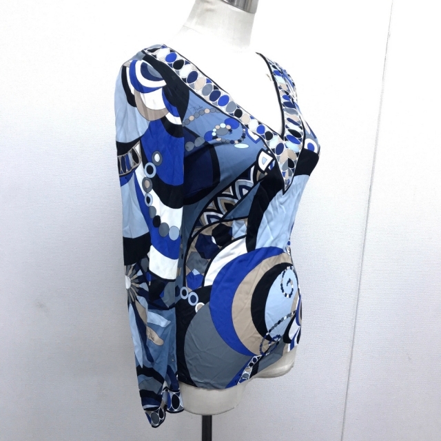 EMILIO PUCCI - エミリオプッチ テキスタイルデザイン Vネック EMILIO PUCCI - エミリオプッチ テキスタイルデザイン Vネック