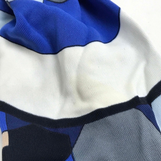 EMILIO PUCCI - エミリオプッチ テキスタイルデザイン Vネック EMILIO PUCCI - エミリオプッチ テキスタイルデザイン Vネック