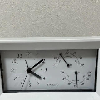 スリーコインズ(3COINS)のスリーコインズの湿度温度アラーム機能付き時計(置時計)