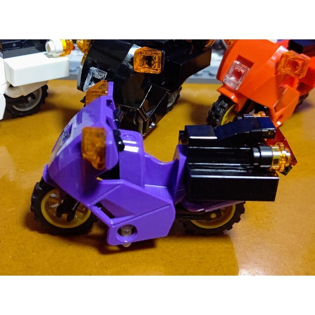 Lego(レゴ)のレゴ★シティ大型ツアラーバイク（紫色） オリジナルアレンジ 美品 人気 エンタメ/ホビーのおもちゃ/ぬいぐるみ(その他)の商品写真