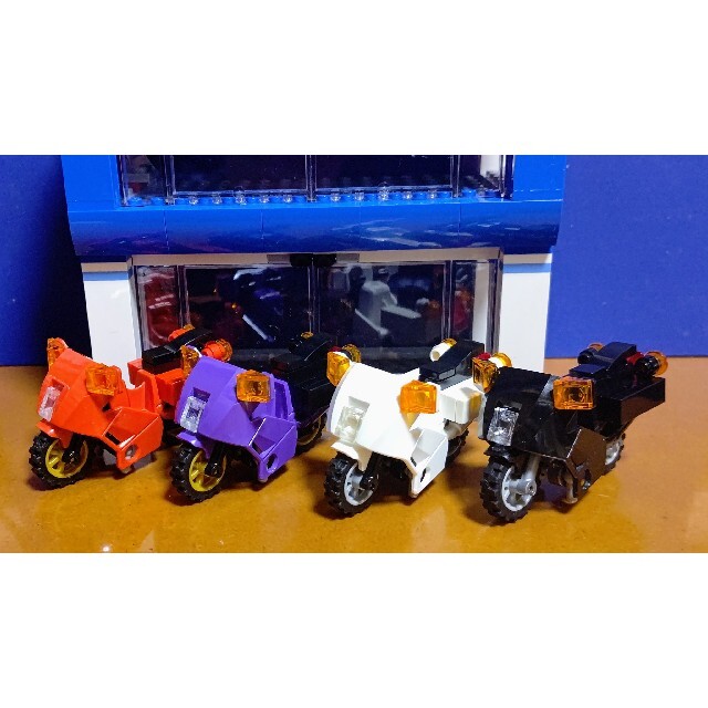 Lego(レゴ)のレゴ★シティ大型ツアラーバイク（紫色） オリジナルアレンジ 美品 人気 エンタメ/ホビーのおもちゃ/ぬいぐるみ(その他)の商品写真