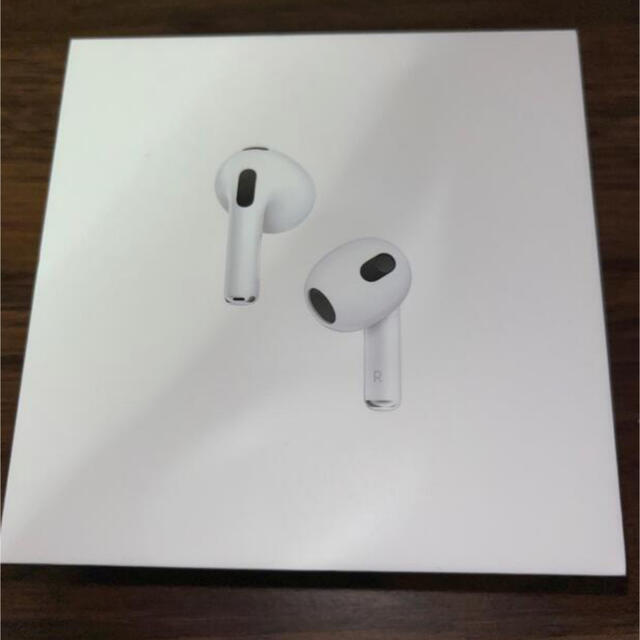 Apple(アップル)のairpods 第3世代 スマホ/家電/カメラのオーディオ機器(ヘッドフォン/イヤフォン)の商品写真