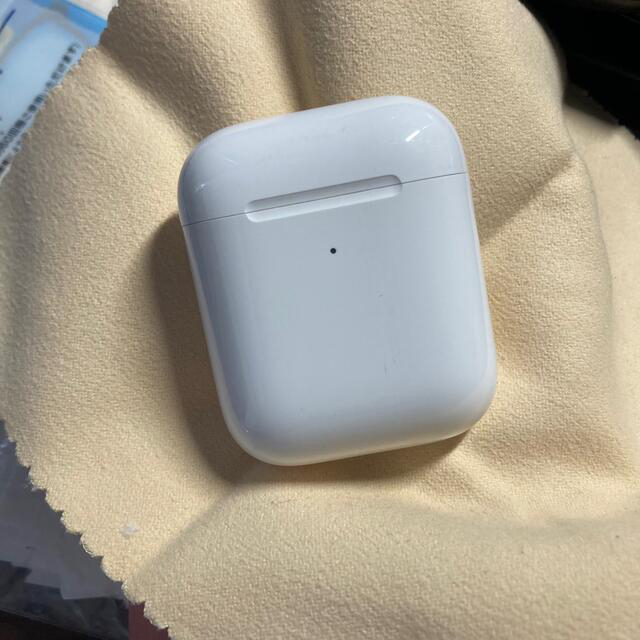 Apple(アップル)の正規品 Airpods 第2世代ワイヤレス充電対応　エアポッズ MRXJ2J/A スマホ/家電/カメラのオーディオ機器(ヘッドフォン/イヤフォン)の商品写真