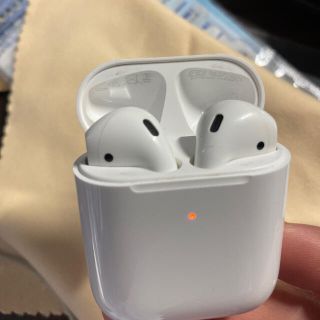 アップル(Apple)の正規品 Airpods 第2世代ワイヤレス充電対応　エアポッズ MRXJ2J/A(ヘッドフォン/イヤフォン)