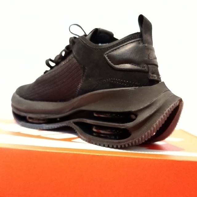NIKE(ナイキ)のてこね様専用💛新品✨NIKEレディーススニーカー　ブラック レディースの靴/シューズ(スニーカー)の商品写真