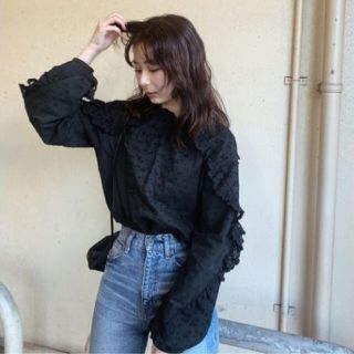 マウジー(moussy)の即完売品！大人気MOUSSY EMBROIDED LACE ブラウス(シャツ/ブラウス(長袖/七分))