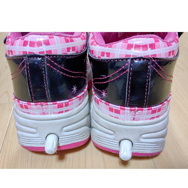 ローラー スニーカー キッズ/ベビー/マタニティのキッズ靴/シューズ(15cm~)(ローラーシューズ)の商品写真
